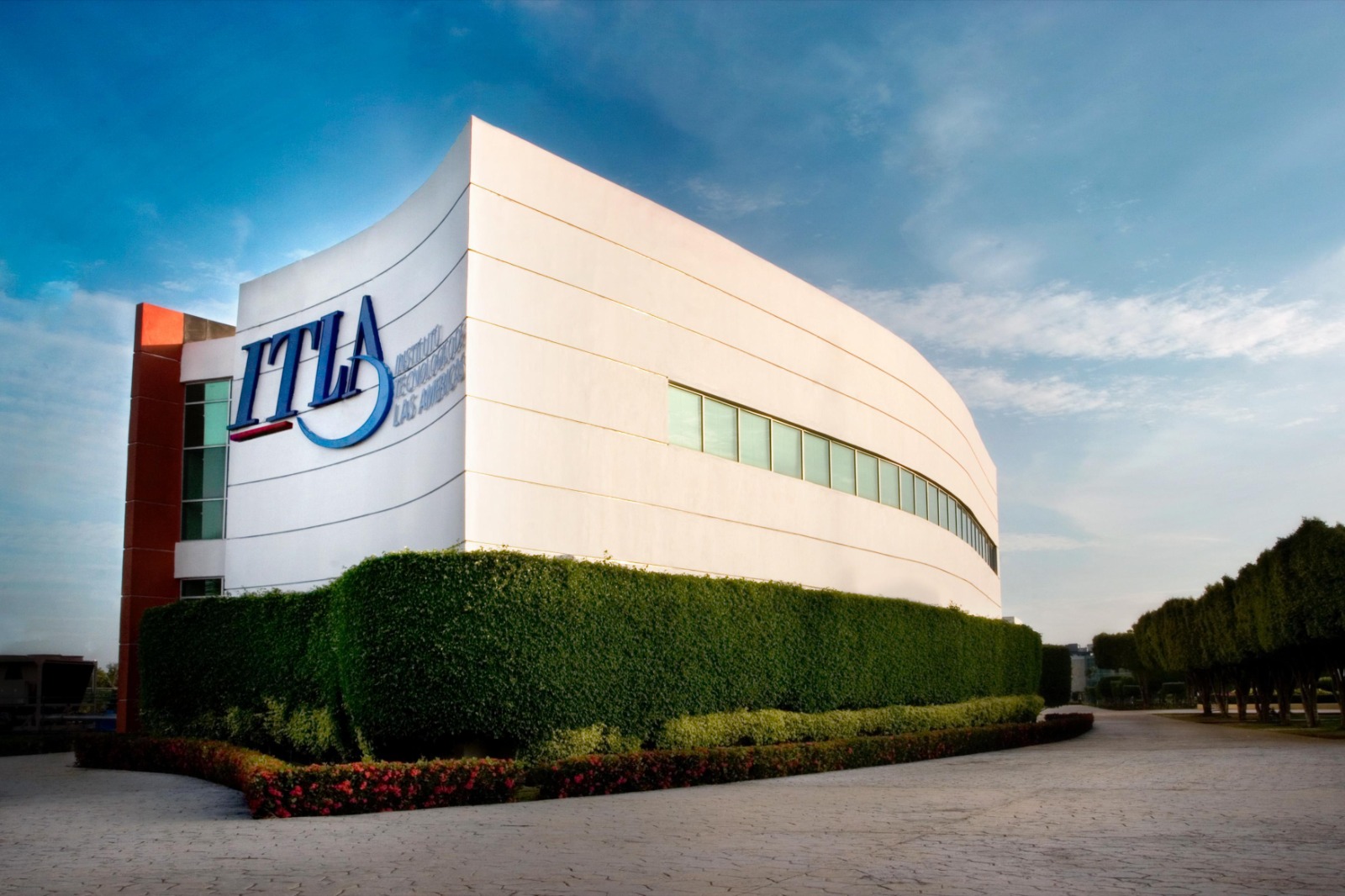 ITLA announces call for 100 scholarships for high-demand technology careers | De Último Minuto English