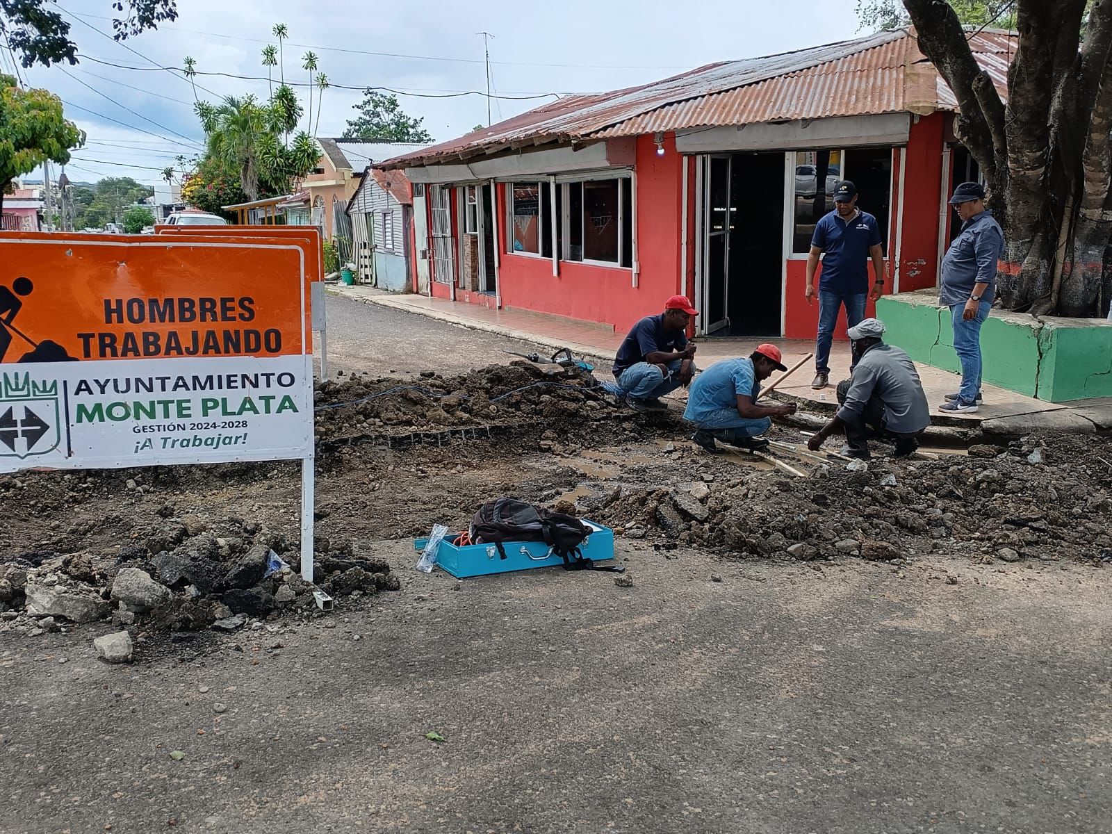 Monte Plata City Hall continues interventions to improve urban mobility | De Último Minuto English