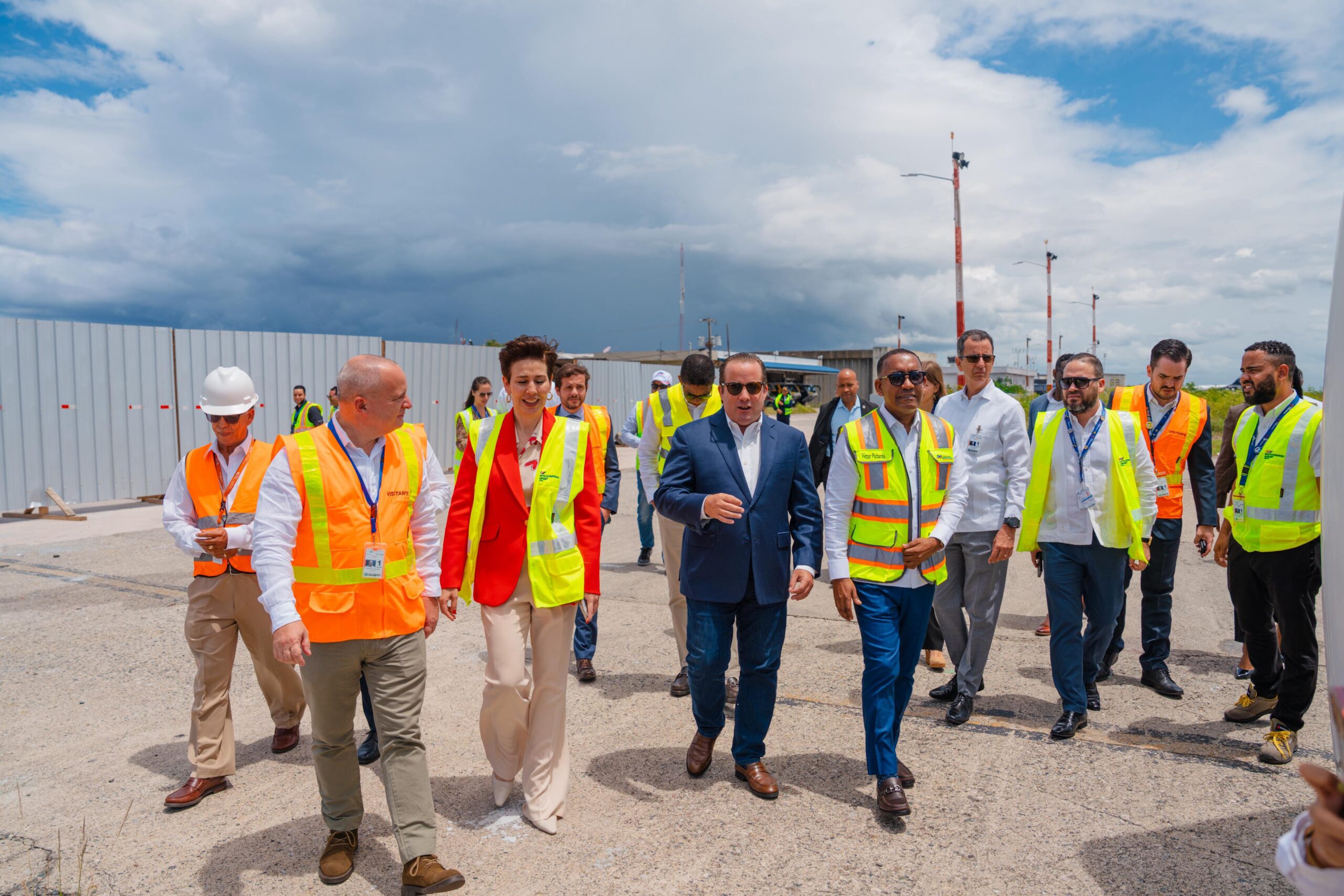 Minister of the Presidency and DA oversee progress on AILA expansion | De Último Minuto English