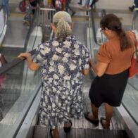 Out-of-service metro escalators force elderly to walk down, making great efforts | De Último Minuto English