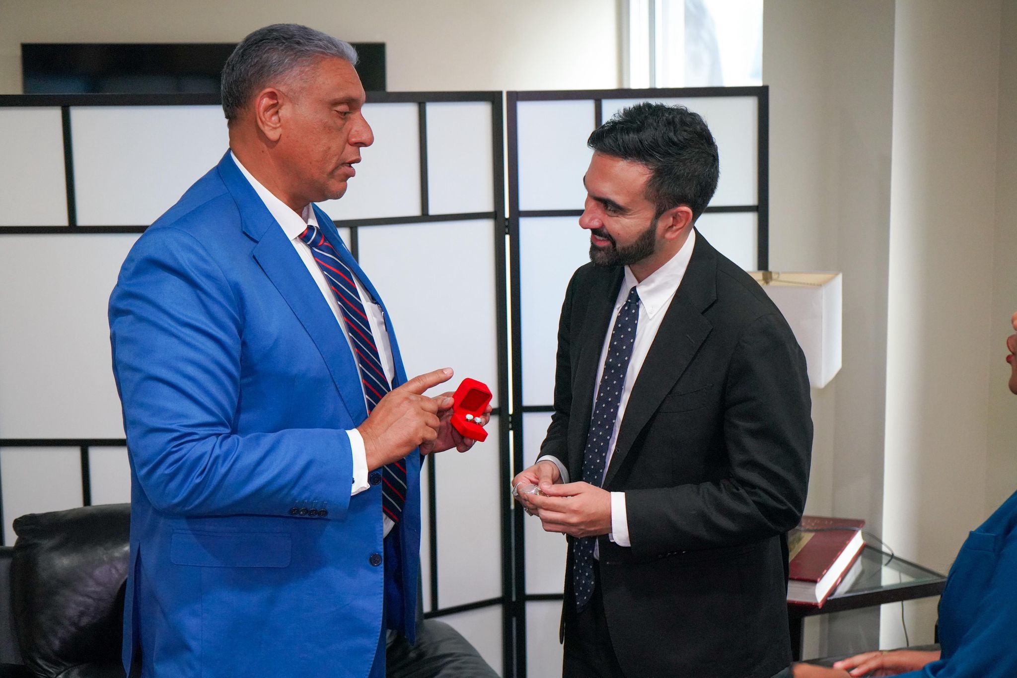 Dominican Consul Jesús “Chu” Vásquez meets with Zohran Mamdani | De Último Minuto English
