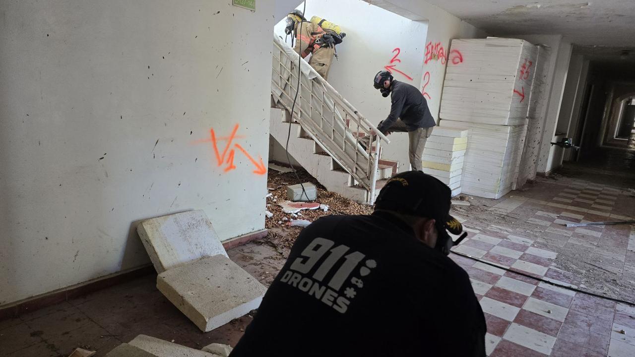 911 drones used during earthquake simulation with structural collapse | De Último Minuto English