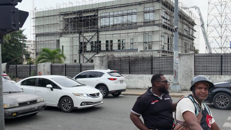 Citizens value Passport transfer, but highlight possible traffic chaos it will generate | 8 | Citizens value Passport transfer, but highlight possible traffic chaos it will generate | De Último Minuto English