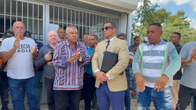 Carrier qualifies as a hit-and-run raids for alleged illegal fuel storage in Santiago | 14 | Carrier qualifies as a hit-and-run raids for alleged illegal fuel storage in Santiago | De Último Minuto English