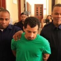 Jean Andrés Pumarol is brought to the courtroom to learn about the coercive measure. | De Último Minuto English