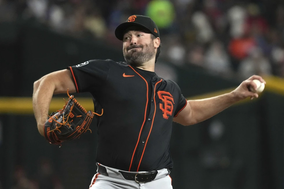 Robbie Ray throws a complete game and the Giants beat the Diamondbacks 7-2 to split the series | De Último Minuto English