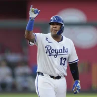 Witt Jr. and Salvador Pérez hit it out of the park and back Cameron's gem in Royals' 9-3 victory over Pirates | De Último Minuto English
