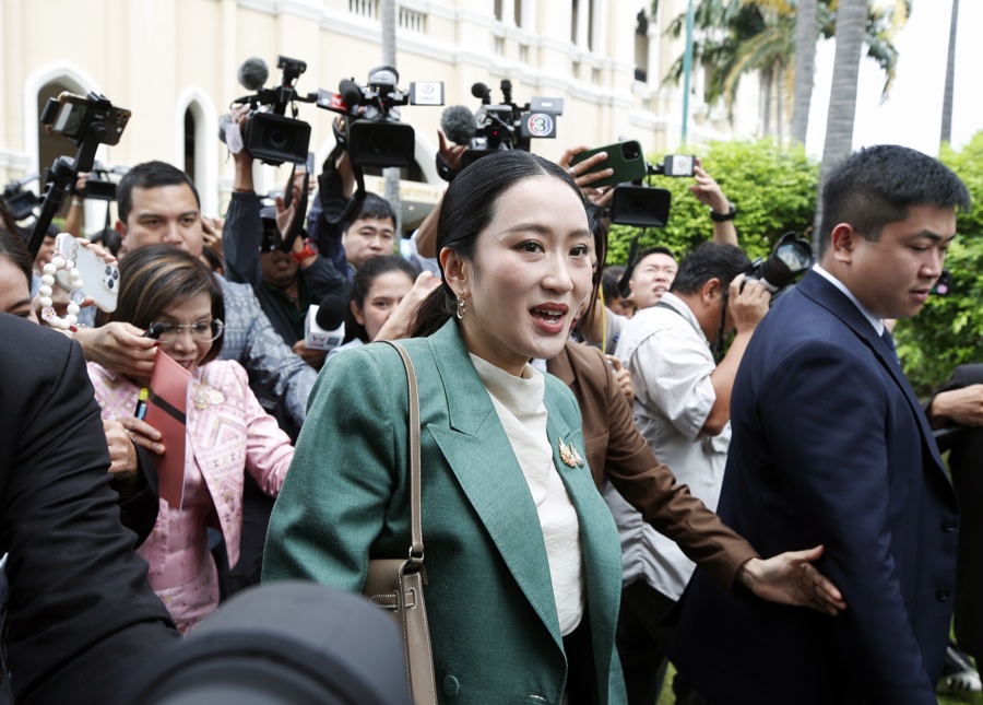 Thai justice suspends the prime minister and corners the Shinawatra | De Último Minuto English
