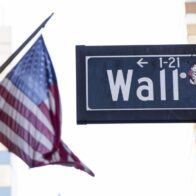 Wall Street opens mixed, weighed down by the fall in Tesla shares | De Último Minuto English