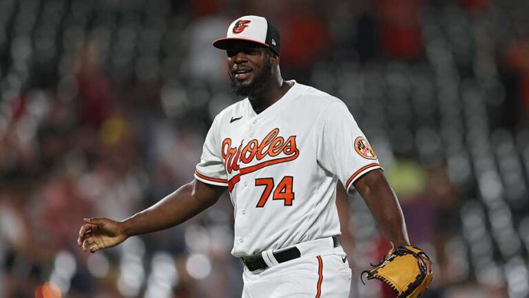Orioles place closer Félix Bautista on injured list with shoulder discomfort | 5 | Orioles place closer Félix Bautista on injured list with shoulder discomfort | De Último Minuto English