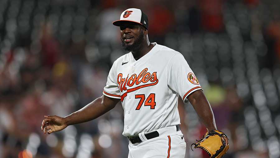 Orioles place closer Félix Bautista on injured list with shoulder discomfort | De Último Minuto English