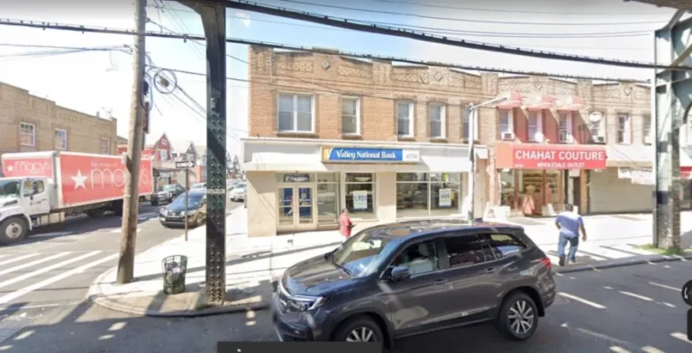 Man found dead with gunshot wound to the head inside car in Queens; homicide investigation underway | De Último Minuto English