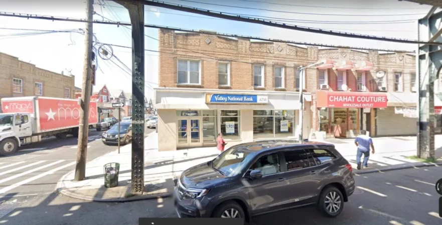 Man found dead with gunshot wound to the head inside car in Queens; homicide investigation underway | De Último Minuto English