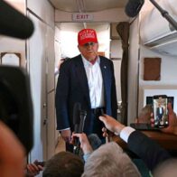 A judge rules against Donald Trump's ban on seeking asylum at the border | De Último Minuto English
