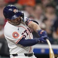 José Altuve surpasses Jeff Bagwell and becomes the second all-time hitter in Astros history | De Último Minuto English