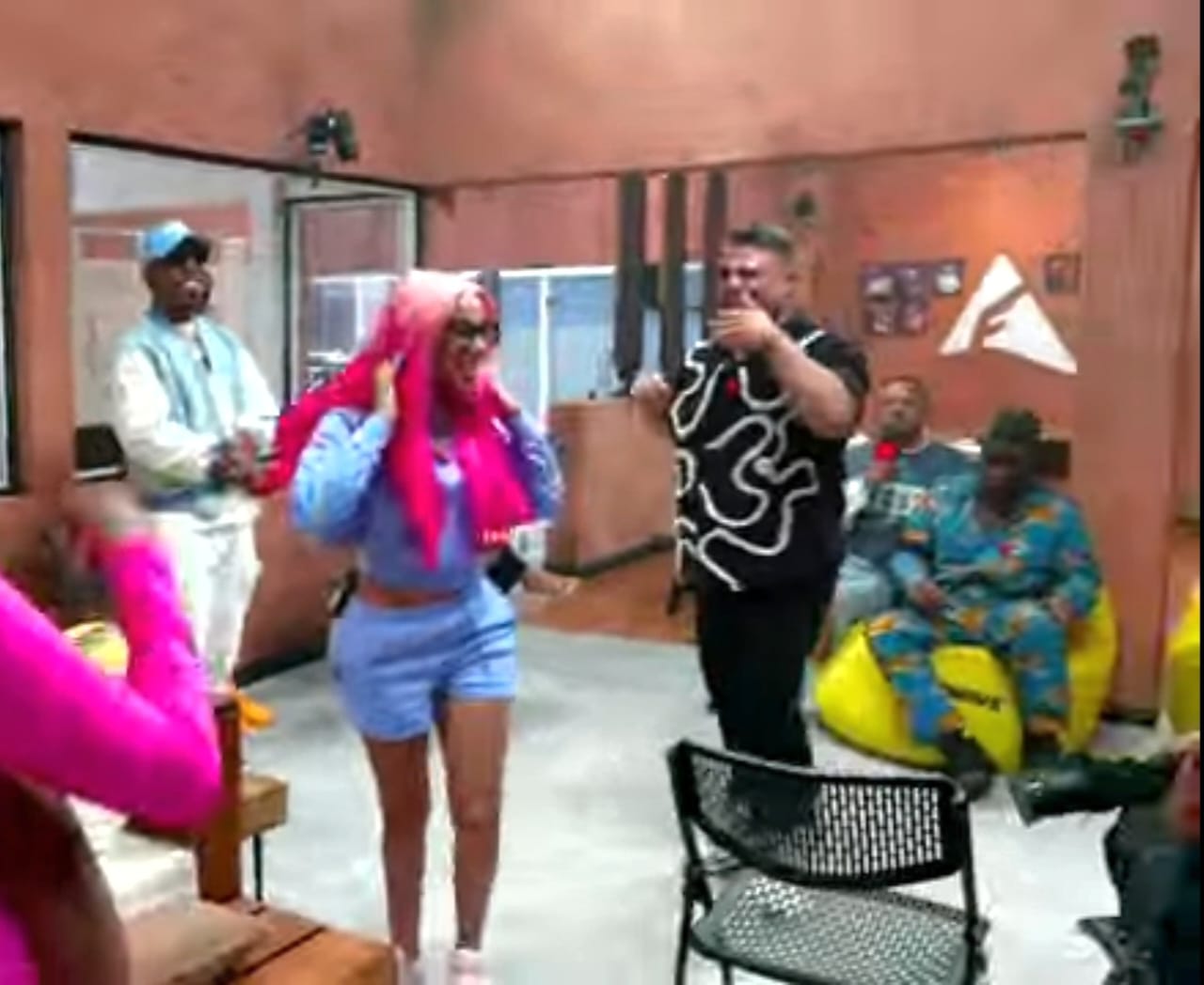 Yailin la Más Viral surprises as a special guest on "La Casa de Alofoke | De Último Minuto English