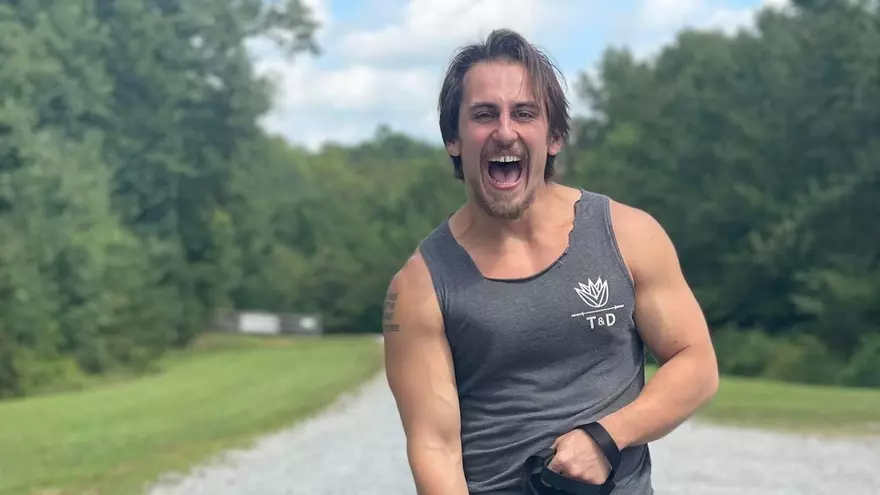 Actor Adam Turck dies after intervening in a domestic dispute in Virginia | De Último Minuto English
