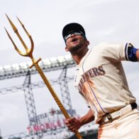 Julio Rodríguez hits his 100th home run and makes history with a fourth consecutive 20-20 season | De Último Minuto English
