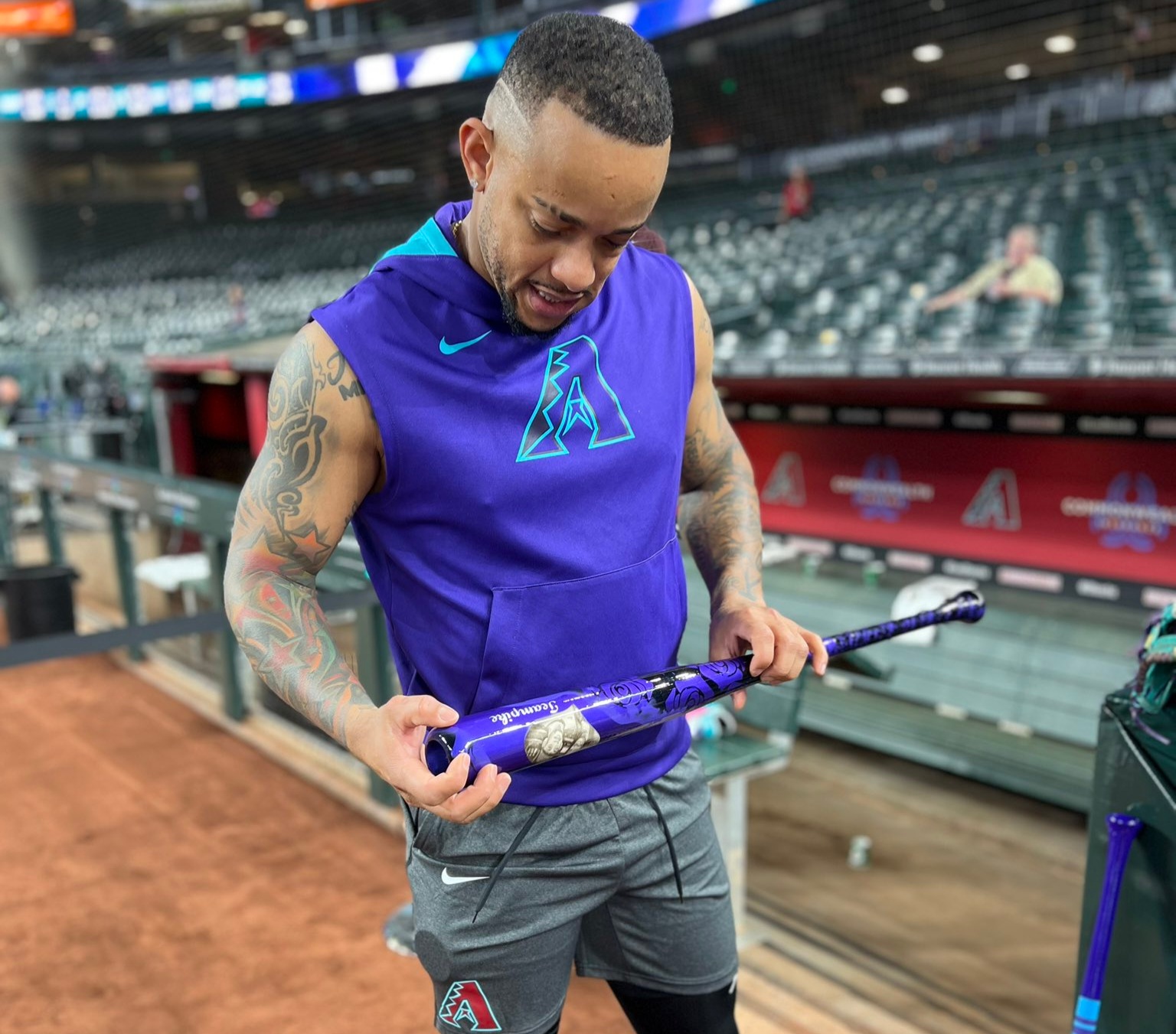 Ketel Marte receives emotional bat in honor of his deceased mother | De Último Minuto English