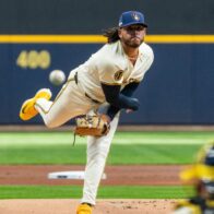 Freddy Peralta solidifies as MLB wins leader and guides Brewers to shutout at Wrigley Field | De Último Minuto English