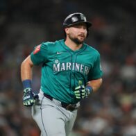 Raleigh first Mariner to reach 50 home runs since Ken Griffey Jr. | De Último Minuto English