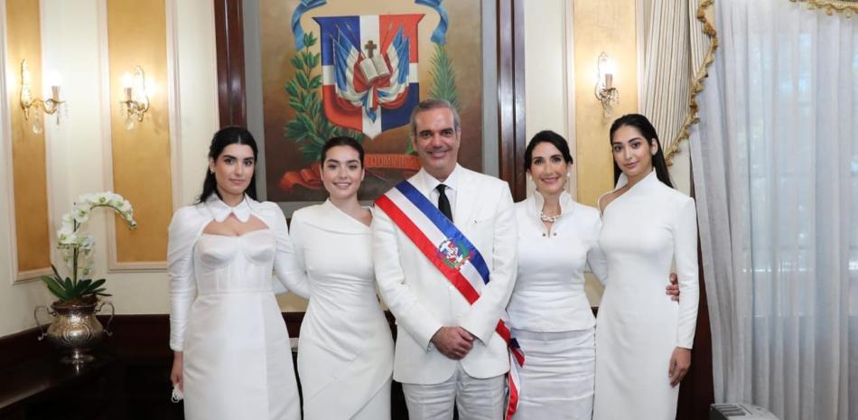 “That is private”: Abinader reserves reactions of his wife and daughters to Penal Code approval | De Último Minuto English