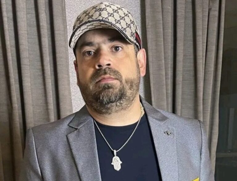 In Mexico, 'Camilo Ochoa', the 'black sheep', is murdered. | De Último Minuto English