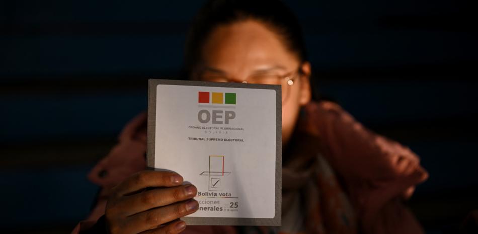 Bolivia will elect its president for the first time in its history through a runoff election | De Último Minuto English