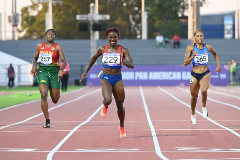 Liranyi Alonso wins the women's 200 meters and breaks the record | De Último Minuto English