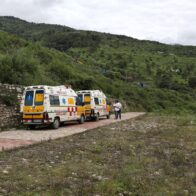 Bad weather and destroyed roads hinder the rescue of missing people in the Himalayas | De Último Minuto English