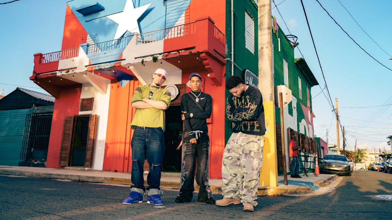 Omar Courtz, Derek Santana, and Bassyy light up the summer with “Faya” | De Último Minuto English