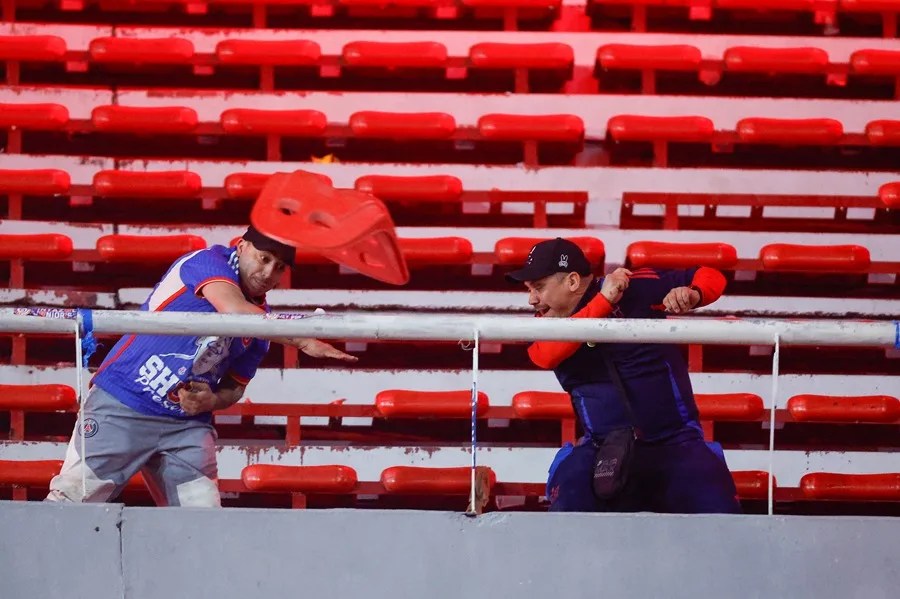 104 Chilean soccer fans detained in Argentina are released | De Último Minuto English