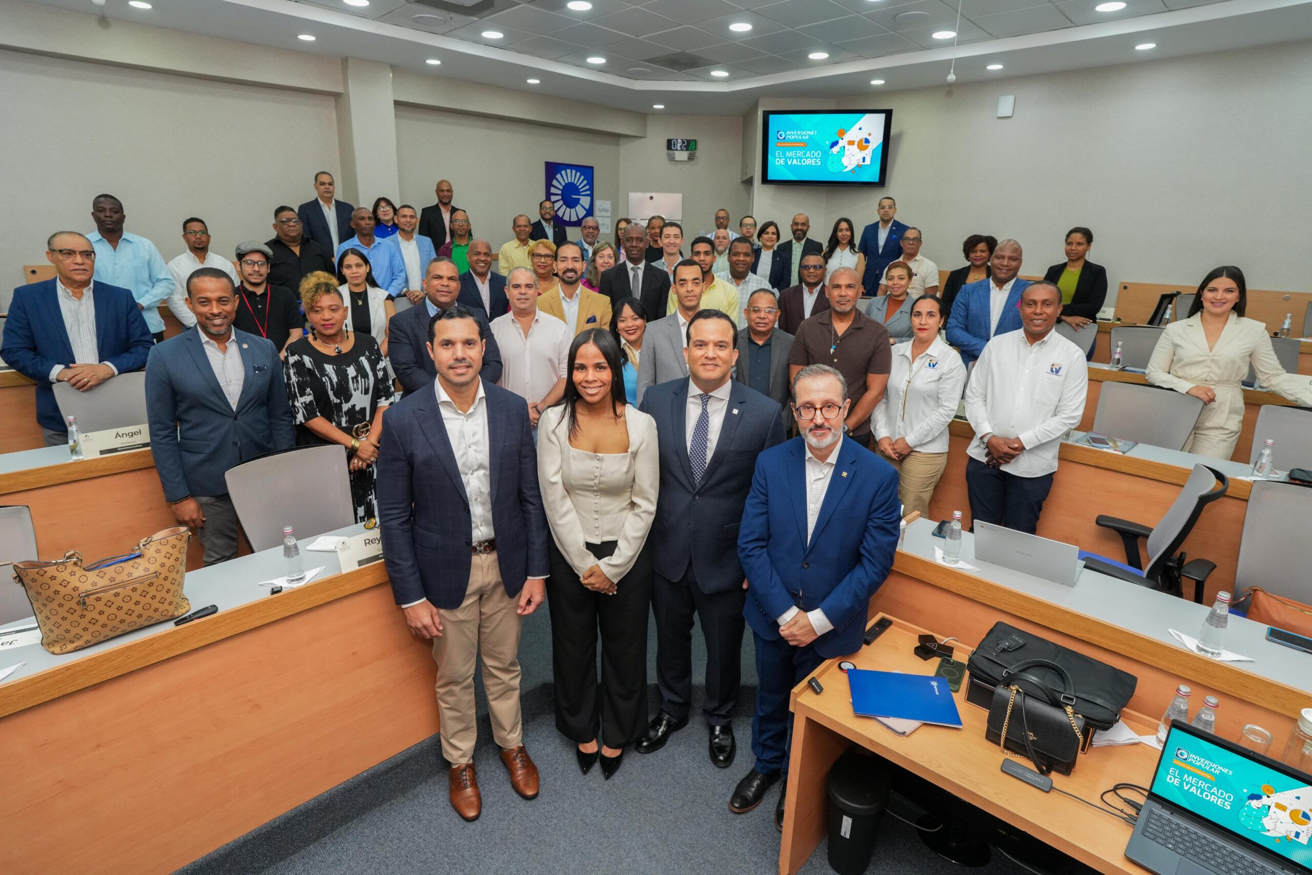 Banco Popular promotes education on the stock market for journalists and communicators | De Último Minuto English
