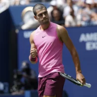 Alcaraz rolls over Darderi to secure his place in the US Open round of 16. | De Último Minuto English
