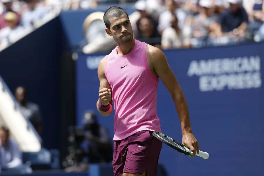 Alcaraz rolls over Darderi to secure his place in the US Open round of 16. | De Último Minuto English