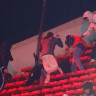 South American Cup match suspended due to violent clashes between fans | De Último Minuto English