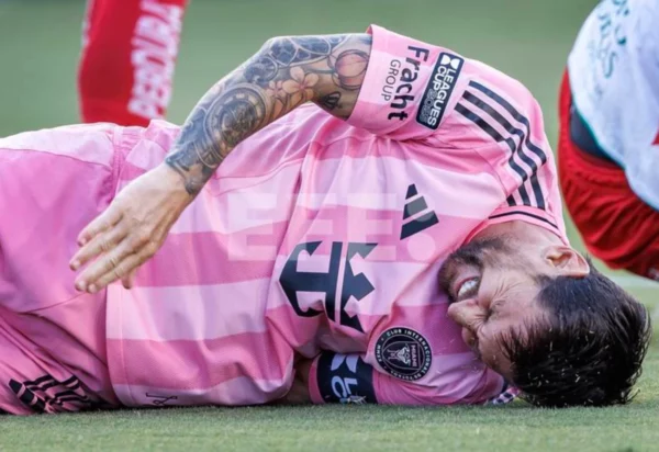 Messi suffers a "minor muscle injury" in his right leg | De Último Minuto English