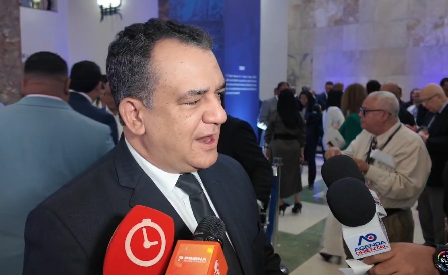 JCE postpones bidding, but maintains schedule for new ID card | De Último Minuto English