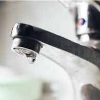 Ukrainian journalist tells Donbass residents to drink urine amid water shortages | De Último Minuto English