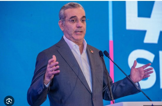 Abinader says extreme poverty fell to 2.44% thanks to salary increases | De Último Minuto English