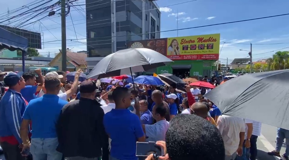 Popular movement and ADP protest in front of EDENORTE offices over blackouts | De Último Minuto English