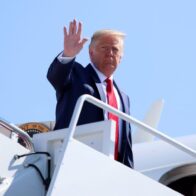Trump travels to the summit with Putin in Alaska accompanied by the top of his Cabinet | De Último Minuto English