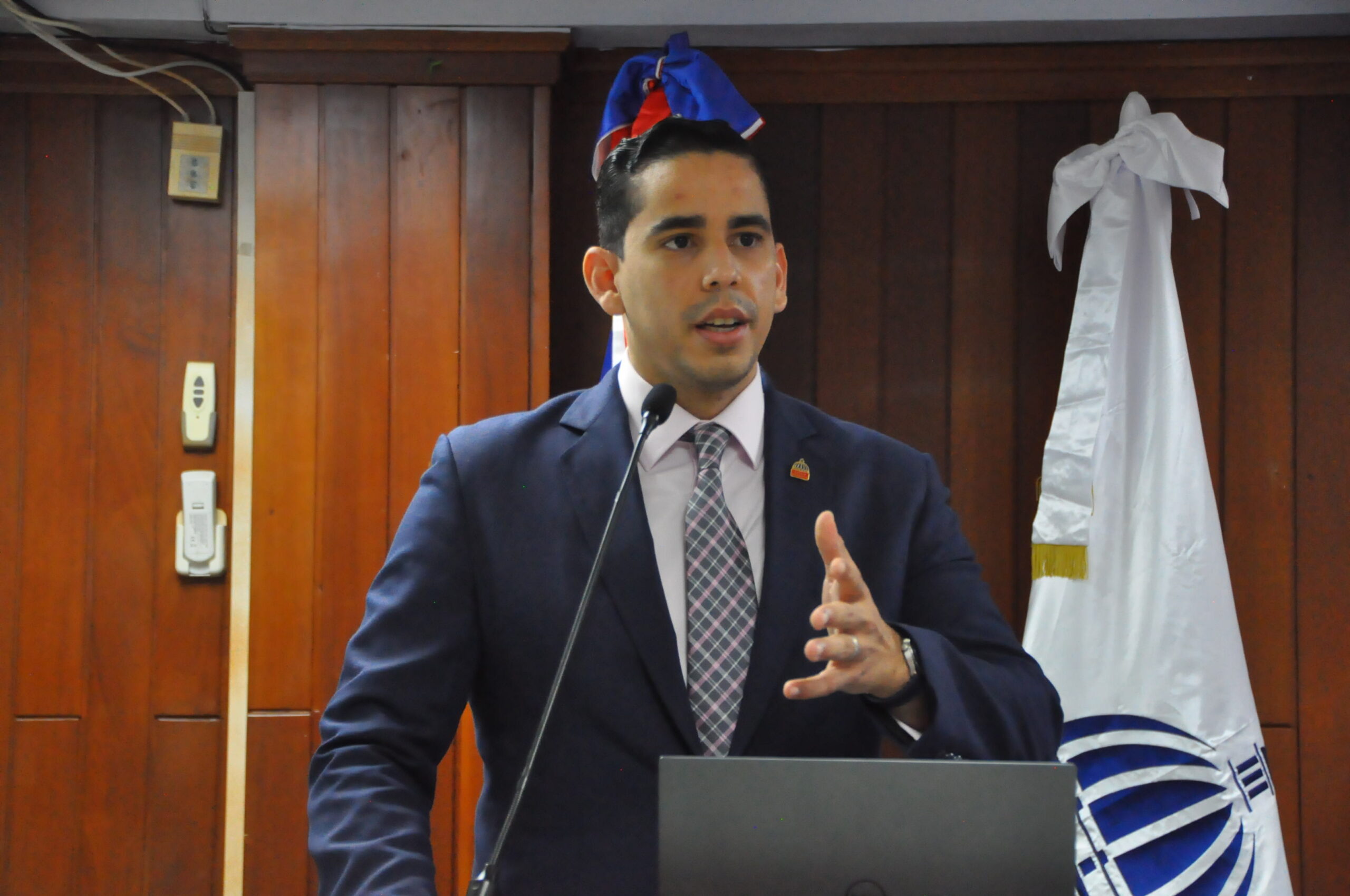 Abinader appoints Edward Guzmán director of Senasa | De Último Minuto English