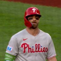 Bryce Harper hits two 440+ foot HRs and becomes the first Phillies player to achieve this in the Statcast era | De Último Minuto English
