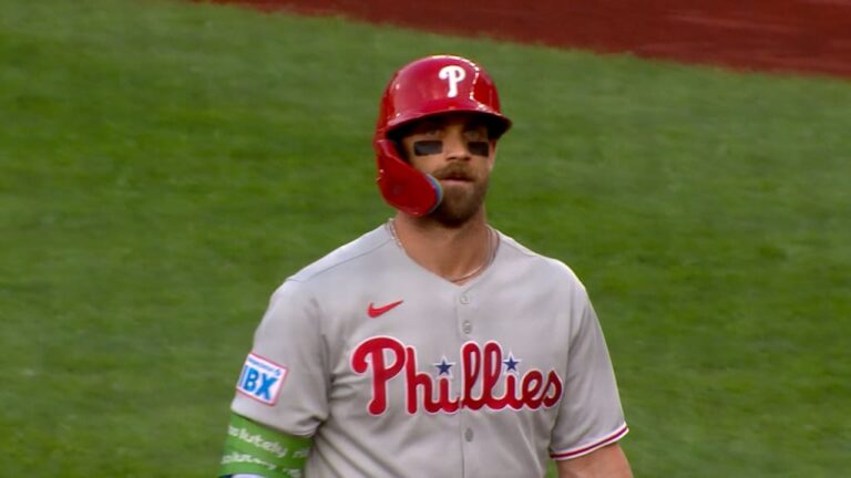 Bryce Harper hits two 440+ foot HRs and becomes the first Phillies player to achieve this in the Statcast era | De Último Minuto English