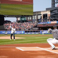 Minister Kelvin Cruz throws first pitch at Citi Field | De Último Minuto English