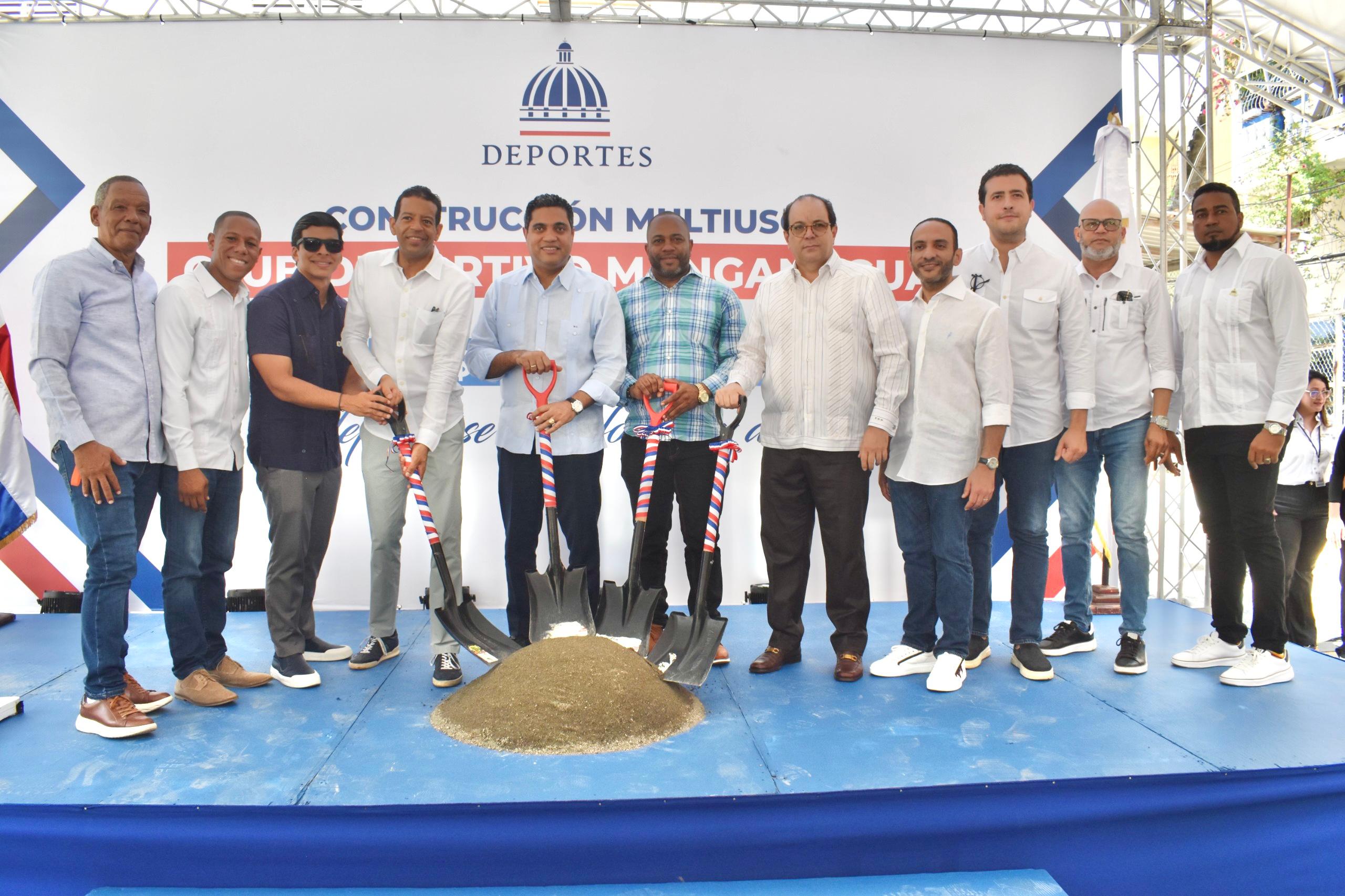 Minister Kelvin Cruz gives first groundbreaking to begin construction of the Manganagua multipurpose facility | De Último Minuto English