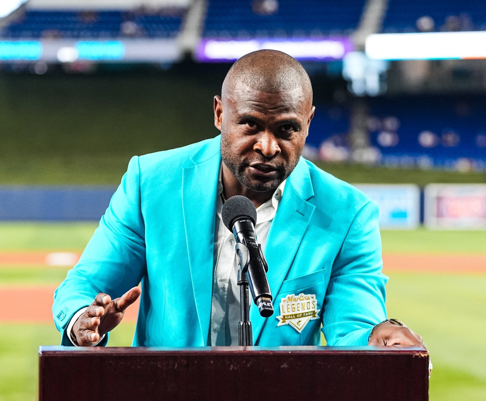 Luis Castillo is inducted into the Miami Marlins Hall of Fame | De Último Minuto English