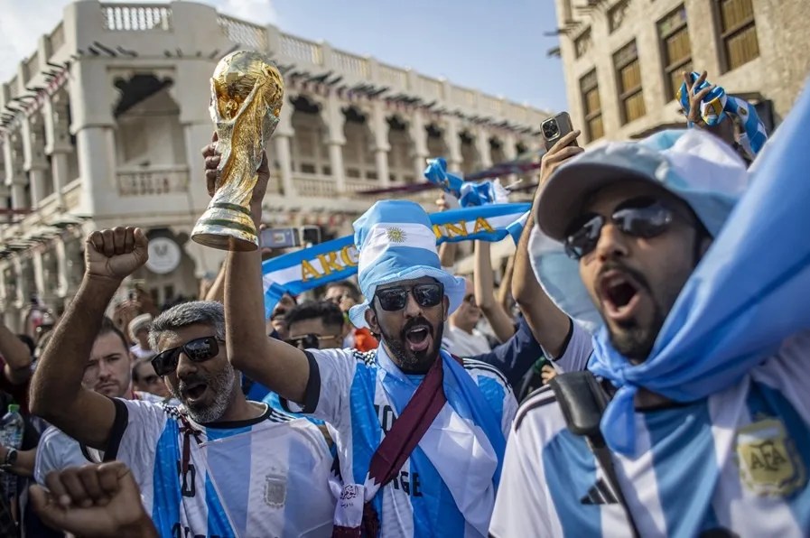 U.S. to tighten visa review for fans attending the 2026 World Cup | De Último Minuto English