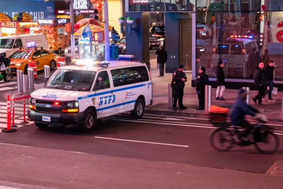 Three injured and a teenager arrested in a Times Square shooting | De Último Minuto English
